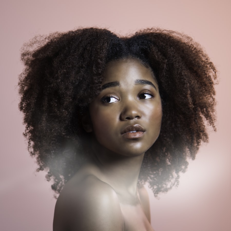 Coiffure afro naturelle