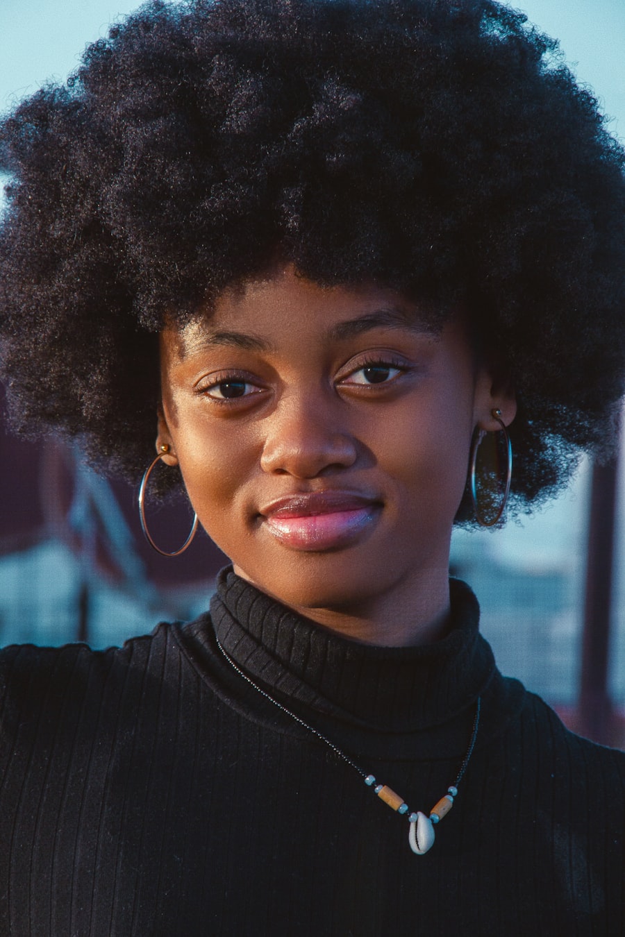 Gros plan sur des cheveux crépus